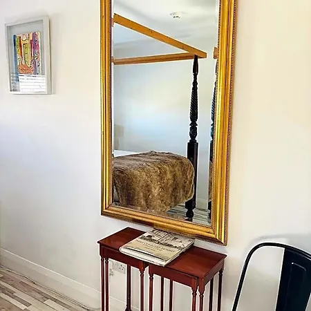 1997 Guest house